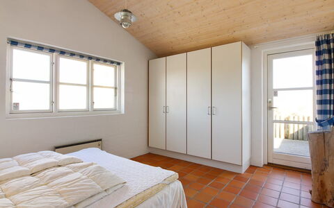 Nille - 100M from the Sea: Interior Design, Wand, Flooring, Fussboden, Möbel, Holz, Decke, Bett, Schlafzimmer, Zimmer