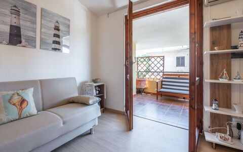 Il Faro Blu: Möbel, Komfort, Holz, Textil, Interior Design, Flooring, Gebäude, Fussboden, Schatten, Regal