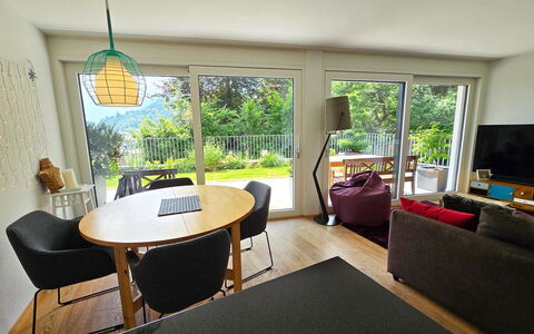 Sonnenbergweg 5: Möbel, Flooring, Interior Design, Fussboden, Holz, Stuhl, Tabelle, Holzboden, Küche & Esszimmer Tisch, Zimmer