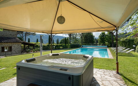 Il Mulino Di Vogognano - Subbiano, Private Pool, J: Pflanze, Wasser, Eigentum, Gebäude, Schatten, Fenster, Regenschirm, Schwimmbad, Gartenmöbel, Rechteck