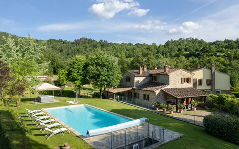 Il Mulino Di Vogognano - Subbiano, Private Pool, J: Pflanze, Wolke, Himmel, Gebäude, Eigentum, Wasser, Schwimmbad, Natur, Baum, Grundstueck