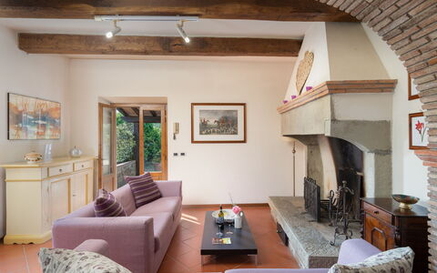 Il Mulino Di Vogognano - Subbiano, Private Pool, J: Tabelle, Eigentum, Couch, Bilderrahmen, Möbel, Gebäude, Holz, Interior Design, Wohnzimmer, Beleuchtung