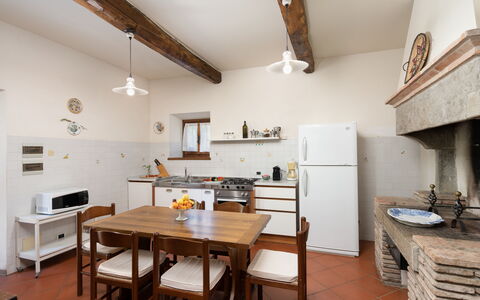 Il Mulino Di Vogognano - Subbiano, Private Pool, J: Tabelle, Möbel, Holz, Stuhl, Interior Design, Küche, Fussboden, Flooring, Bilderrahmen, Hartholz