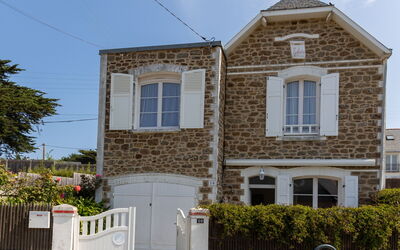 L'Eglantine,100 M de la Plage