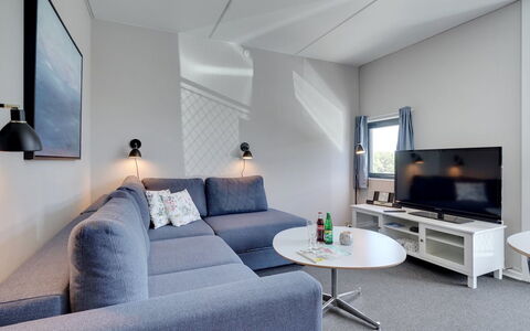 Marinus - 100M from the Sea: Interior Design, Möbel, Flooring, Couch, Fussboden, Decke, Wohnzimmer, Beleuchtung, Zimmer