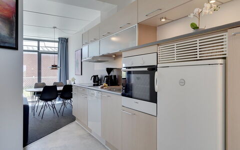 Marinus - 100M from the Sea: Küche, Cabinetry, Interior Design, Major Appliance, Countertop, Küchengerät, Flooring, Haushaltsgerät, Decke, Fussboden