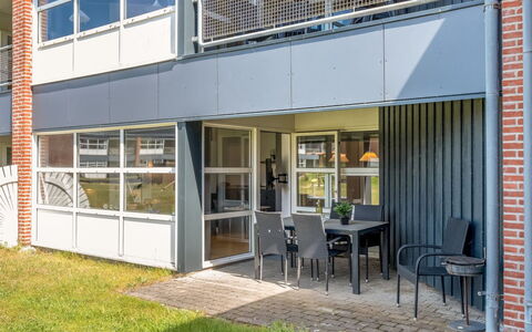 Akai - 100M from the Sea: Möbel, Interior Design, Flooring, Holz, Fussboden, Decke, Holzboden, Stuhl, Tabelle, Beleuchtung