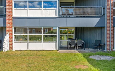 Akai - 100M from the Sea: Möbel, Interior Design, Flooring, Holz, Fussboden, Decke, Holzboden, Stuhl, Tabelle, Beleuchtung