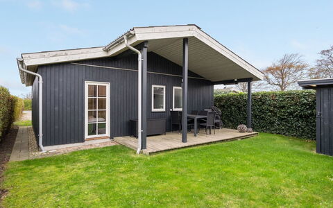 Maybrit - 50M from the Sea: Blau, Strauch, Hütte, Ground, Garten, Estate, Schatten, Landscaping, Bauernhaus, Eco Hotel