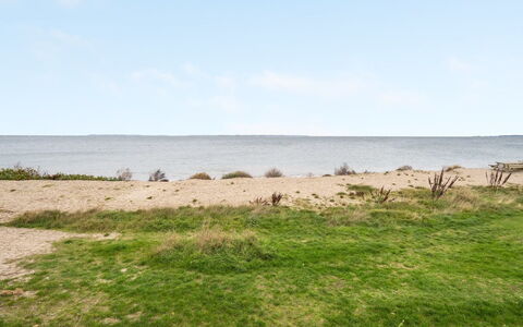 Maybrit - 50M from the Sea: Blau, Strauch, Hütte, Ground, Garten, Estate, Schatten, Landscaping, Bauernhaus, Eco Hotel