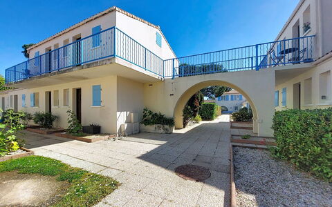 Les Palatines: Möbel, Meer, Stuhl, Schatten, Balkon, Gartenmöbel, Eco Hotel, Küste, Deck, Holzbeize