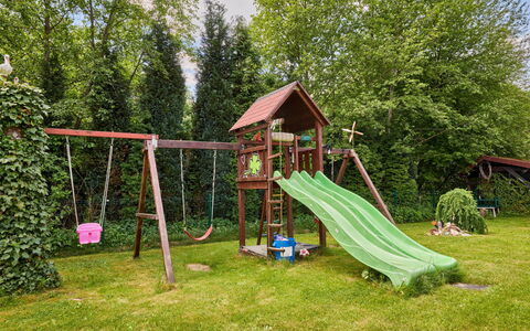 Desná V Jizerských Horách 407: Spielplatz Rutsche, Spielmittel, Rutsche, Spielplatz, Garten, Erholung, Freizeit, Park, Rasen