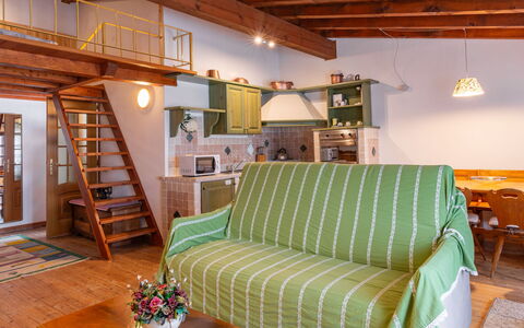 Domaso 673: Möbel, Tabelle, Eigentum, Couch, Holz, Interior Design, Komfort, Kissen, Gebäude, Fussboden