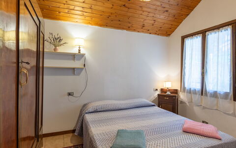Domaso 674: Holz, Schlafzimmer, Bett, Zuhause, Interior Design, Möbel, Fussboden, Bettdecke, Bedding, Decke