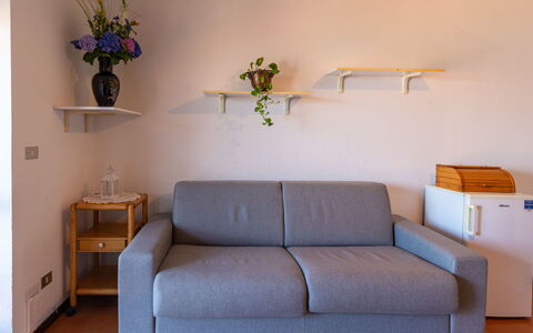 Domaso 674: Möbel, Couch, Wand, Interior Design, Holz, Flooring, Zimmer, Fussboden, Wohnzimmer, Wohnung