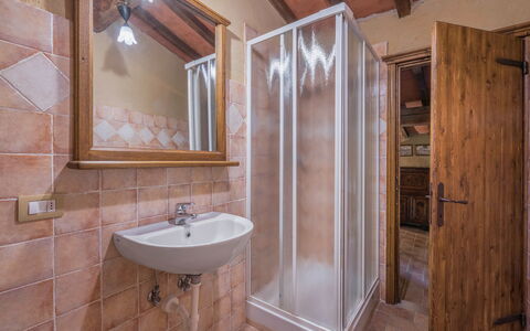 Mulino Al Suono - Badia Agnano, Toscana: Spiegel, Zapfhahn, Sinken, Armatur, Eigentum, Bad Sink, Badezimmer, Holz, Gebäude, Interior Design