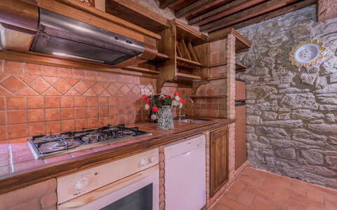 Mulino Al Suono - Badia Agnano, Toscana: Eigentum, Cabinetry, Countertop, Gebäude, Holz, Interior Design, Beleuchtung, Die Architektur, Küche, Holzbeize