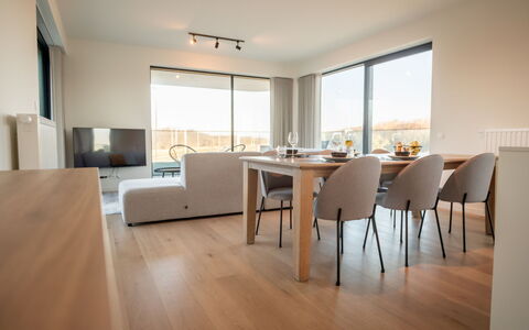 One with Terrace and Dune View: Möbel, Stuhl, Tabelle, Fenster, Holz, Gebäude, Interior Design, Flooring, Fussboden