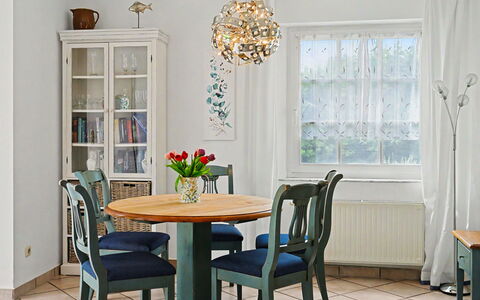 Zempin 160: Möbel, Interior Design, Flooring, Tabelle, Holz, Light Fixture, Esszimmer, Leuchter, Fussboden, Küche & Esszimmer Tisch