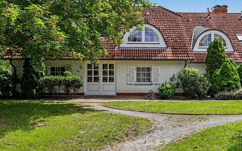 Zempin 160: Haus, Zuhause, Strauch, Wohngebiet, Dach, Hütte, Garten, Estate, Rasen