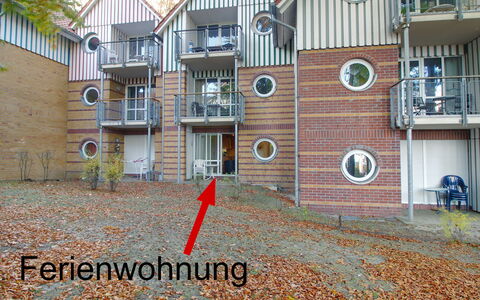Jeschek: Gebäude, Fenster, Grundstueck, Backstein, Treppe, Holz, Öffentlicher Raum, Urban Design, Abstellgleis, Mauerwerk