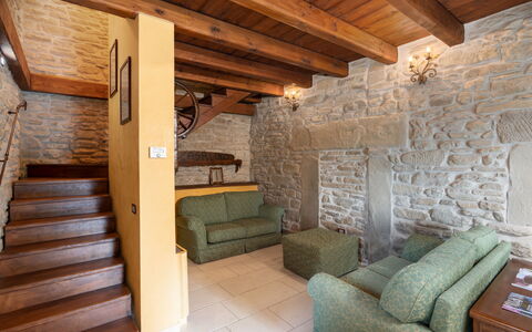 Villa Torre Delle Rose - Firenzuola, Private Pool,: Holz, Interior Design, Die Architektur, Couch, Fussboden, Flooring, Gebäude, Grundeigentum, Baum, Strahl