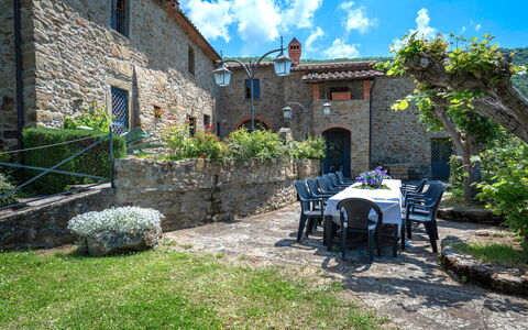 Colle Degli Ulivi - Cortona, Pool, Nature, Privacy: Pflanze, Wolke, Himmel, Eigentum, Gebäude, Fenster, Tabelle, Stuhl, Gras, Ländliches Gebiet