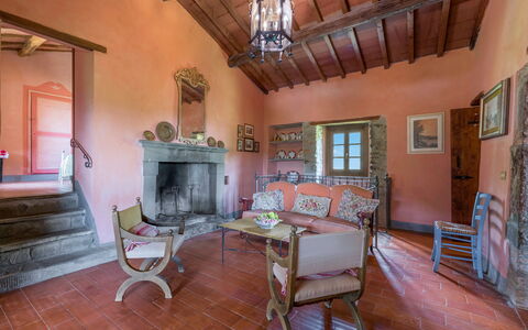 Colle Degli Ulivi - Cortona, Pool, Nature, Privacy: Möbel, Bilderrahmen, Eigentum, Holz, Interior Design, Gebäude, Wohnzimmer, Fussboden, Tabelle, Flooring