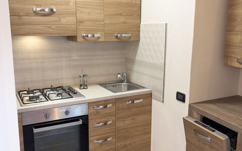 Apartment Tre - Diano Marina: Cabinetry, Möbel, Eigentum, Gebäude, Sinken, Countertop, Schublade, Zapfhahn, Holz, Kommode