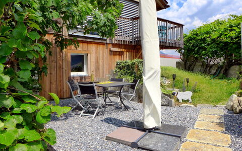 Tschingeli: Wasser, Himmel, Tabelle, Möbel, Eigentum, Stuhl, Azurblau, Tisch Im Freien, Gartenmöbel, Geschirr