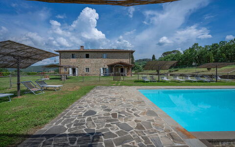 Leopolda In Selvarella Pool And Wi-fi: Wolke, Himmel, Pflanze, Wasser, Eigentum, Azurblau, Gebäude, Baum, Schatten, Schwimmbad
