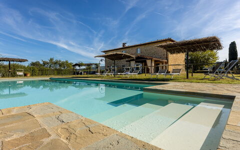 Villa Leopolda Selvarella: Grundstueck, Schwimmbad, Hütte, Bauernhaus, Estate, Gartenmöbel, Villa, Hinterhof, Landscaping, Eco Hotel