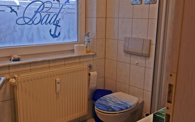 Koserow 275: Wasser, Himmel, Wolke, Gebäude, Schwimmbad, Blau, Azurblau, Gartenmöbel, Freizeit, Pflanze