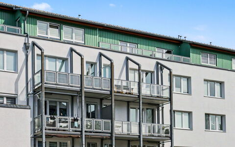 Zinnowitz 104: Fassade, Wohnung, Wohngebiet, Urban Design, Verbundwerkstoff, Balkon, Metall, Eigentumswohnung, Geländer, Farbe