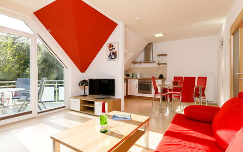 Preiss: Tabelle, Eigentum, Couch, Orange, Interior Design, Wohnzimmer, Flooring, Holz, Fussboden, Studio Couch