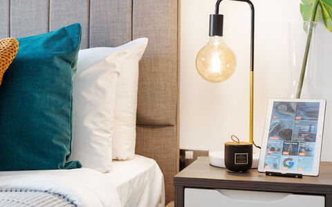 Avant-Garde, Shoreditch: Eigentum, Möbel, Weiss, Produkt, Azurblau, Blau, Komfort, Interior Design, Rechteck, Holz