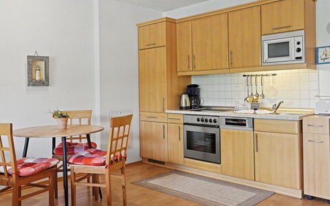 Zempin 120: Möbel, Küche, Flooring, Küchengerät, Holz, Interior Design, Fussboden, Countertop, Cabinetry, Major Appliance