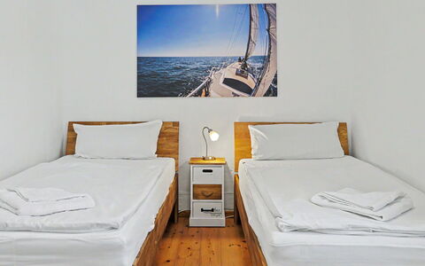 Usedomer Seekiste: Flooring, Fussboden, Holz, Schlafzimmer, Bett, Interior Design, Bettdecke, Bedding, Möbel, Dekokissen