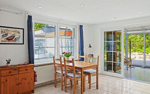Usedomer Seekiste: Möbel, Flooring, Interior Design, Fussboden, Holz, Tabelle, Decke, Stuhl, Küche & Esszimmer Tisch, Esszimmer