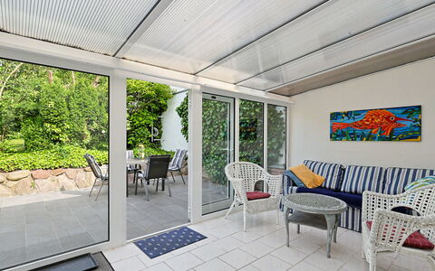 Usedomer Seekiste: Möbel, Interior Design, Stuhl, Gartenmöbel, Schatten, Glas, Blumentopf, Zimmerpflanze, Terrasse, Veranda