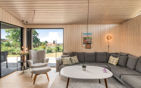 Liesel - 700M from the Sea: Möbel, Flooring, Interior Design, Holz, Fussboden, Couch, Wohnzimmer, Holzboden, Tabelle, Decke