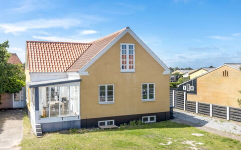 Rosabel - 1Km from the Sea: Gras, Haus, Dach, Zuhause, Hütte, Strauch, Grundstueck, Ländliches Gebiet, Bauernhaus, Ground