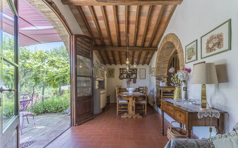 Casa Anita - Castellina In Chianti - Granaio, Tosc: Tabelle, Pflanze, Möbel, Zimmerpflanze, Stuhl, Gebäude, Interior Design, Veranda, Die Architektur, Holz