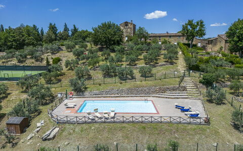 Casa Anita - Castellina In Chianti - Granaio, Tosc: Wolke, Pflanze, Himmel, Baum, Natur, Grundstueck, Urban Design, Gras, Landschaft, Freizeit