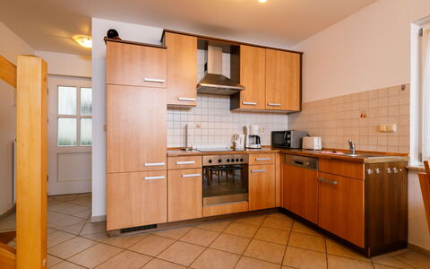 Koserow 186: Cabinetry, Countertop, Sinken, Holz, Küche, Beleuchtung, Herd, Gebäude, Küchengerät, Spüle