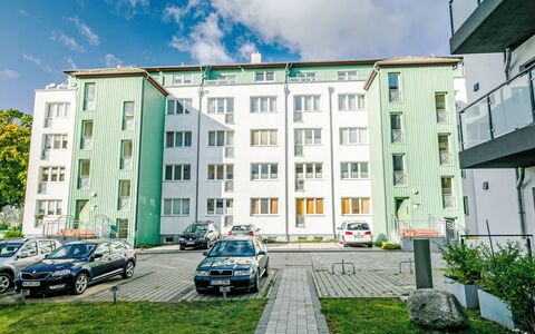 Karsten: Wolke, Himmel, Gebäude, Pflanze, Eigentum, Auto, Rad, Fahrzeug, Fenster