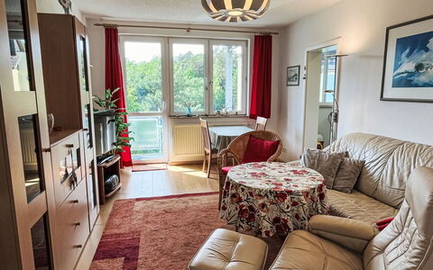 Karsten: Bilderrahmen, Möbel, Eigentum, Couch, Fenster, Holz, Interior Design, Beleuchtung, Die Architektur, Fussboden