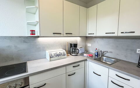 Karsten: Cabinetry, Eigentum, Möbel, Gebäude, Weiss, Countertop, Spüle, Küchengerät, Küche, Herd