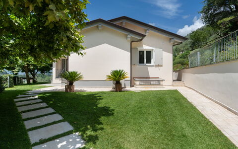 Luxury Green Marignana Villa, Versilia, Pool, Ac,: Pflanze, Gebäude, Eigentum, Himmel, Baum, Grundstueck, Wolke, Haus, Fenster, Hütte