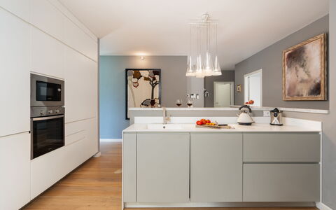 Luxury Green Marignana Villa, Versilia, Pool, Ac,: Cabinetry, Countertop, Bilderrahmen, Holz, Interior Design, Beleuchtung, Flooring, Küche, Fussboden